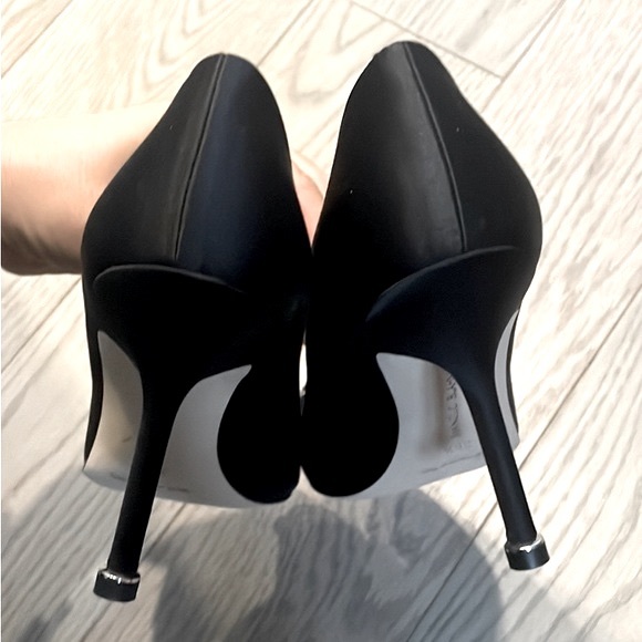 Manolo Blahnik Hangisi Crystal Buckle Pump - Picture 4 of 8